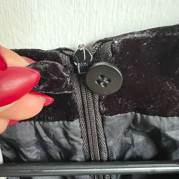 Liz Claiborne Black Velvet Pencil Skirt - Picture 6 of 8